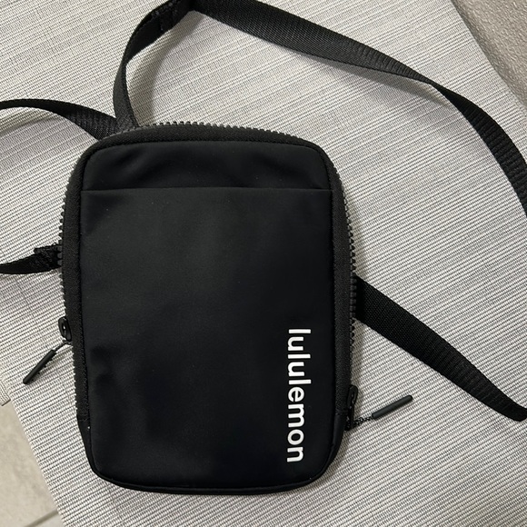 lululemon athletica Handbags - Lululemon Easy Access Crossbody Bag
